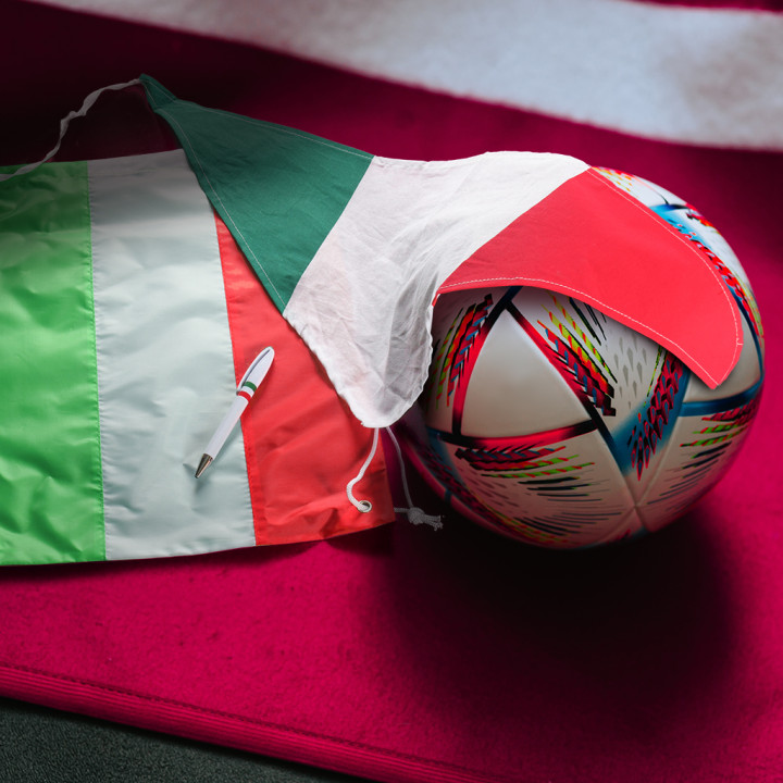 Triángulo bandana con colores de la bandera italiana