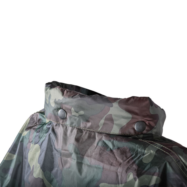 Chaqueta impermeable cierre botones camuflaje